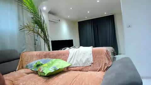 Snapshot of misspanthera chatting on 15, 2, 2026 Jennifer Johnny online show from 15, 2, 2026