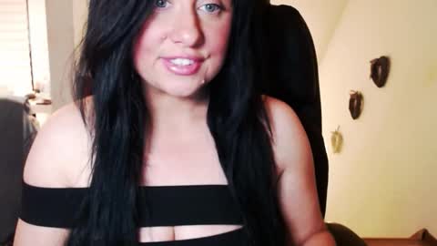 Snapshot of missqueen1416 chatting on 5, 10, 2025 Missqueen1416 online show from 5, 10, 2025