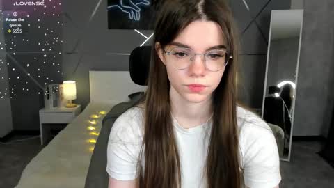 Snapshot of misss_evelyne chatting on 18, 12, 2025 misss_evelyne online show from 18, 12, 2025