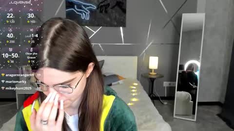 Snapshot of misss_evelyne chatting on 21, 12, 2025 misss_evelyne online show from 21, 12, 2025