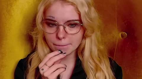 Snapshot of missslola chatting on 28, 9, 2025 Misss Lola Angel online show from 28, 9, 2025