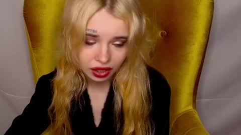 Snapshot of missslola chatting on 21, 10, 2025 Misss Lola Angel online show from 21, 10, 2025