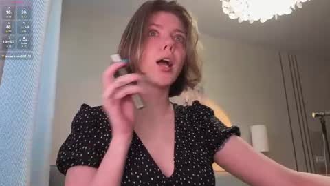 Snapshot of missvikiki chatting on 22, 6, 2026 Polly online show from 22, 6, 2026