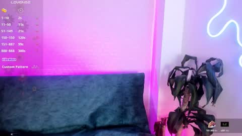 Pau OFmissweetpeach online show from 13, 9, 2025