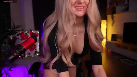 Snapshot of misswiney chatting on 23, 2, 2025 Winey online show from 23, 2, 2025