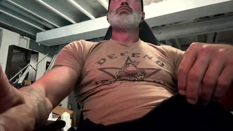 Snapshot of mister_bigg_dick chatting on 17, 10, 2025 AJ online show from 17, 10, 2025