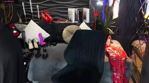 Snapshot of mistress_darsy chatting on 29, 3, 2026 Darsy online show from 29, 3, 2026