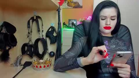 Snapshot of mistress_kristi chatting on 1, 10, 2025 Mistress Kristi online show from 1, 10, 2025