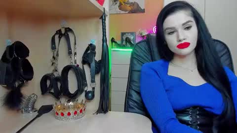 Snapshot of mistress_kristi chatting on 14, 10, 2025 Mistress Kristi online show from 14, 10, 2025