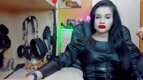 Snapshot of mistress_kristi chatting on 19, 10, 2025 Mistress Kristi online show from 19, 10, 2025