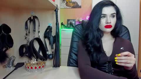 Snapshot of mistress_kristi chatting on 27, 10, 2025 Mistress Kristi online show from 27, 10, 2025