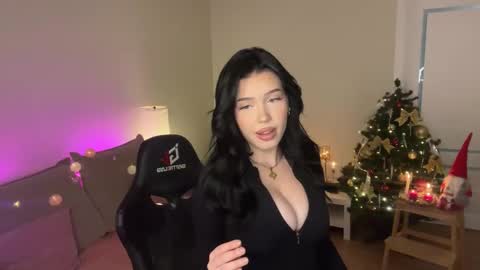 Snapshot of mistress_of_hearts chatting on 20, 12, 2025 Mia online show from 20, 12, 2025