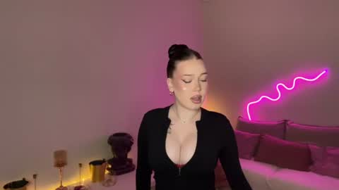 Mia online show from 17, 6, 2026