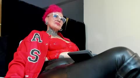 Snapshot of mistress_sandy chatting on 14, 6, 2026 Sandy Mistress online show from 14, 6, 2026