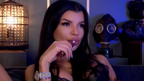 Elenia online show from 15, 10, 2025