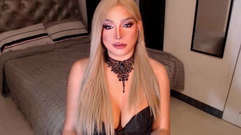 Snapshot of mistressemeraldxx chatting on 8, 11, 2025 Ms Ems online show from 8, 11, 2025