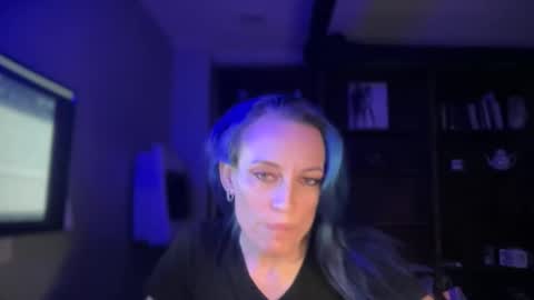 Mistress BadiBitch online show from 6, 1, 2026