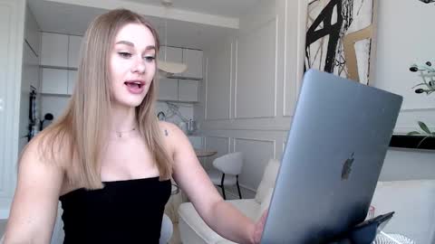 Snapshot of mistressuniverse chatting on 3, 3, 2026 mistressuniverse online show from 3, 3, 2026