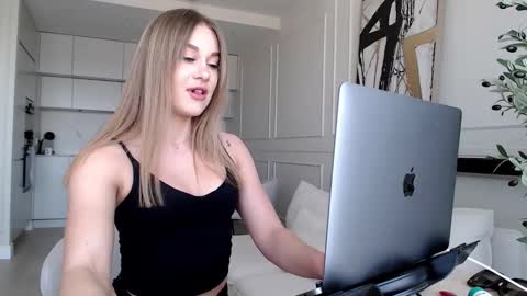 Snapshot of mistressuniverse chatting on 9, 3, 2026 mistressuniverse online show from 9, 3, 2026