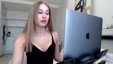 Snapshot of mistressuniverse chatting on 10, 4, 2026 mistressuniverse online show from 10, 4, 2026