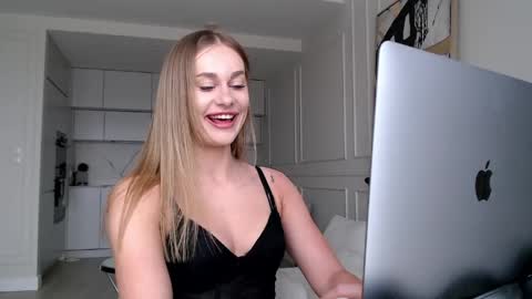 Snapshot of mistressuniverse chatting on 14, 4, 2026 mistressuniverse online show from 14, 4, 2026