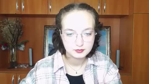 Snapshot of mistyrosee chatting on 8, 10, 2025 Aria online show from 8, 10, 2025