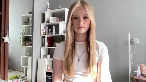 Snapshot of mittietonge chatting on 4, 10, 2025 Amelia online show from 4, 10, 2025