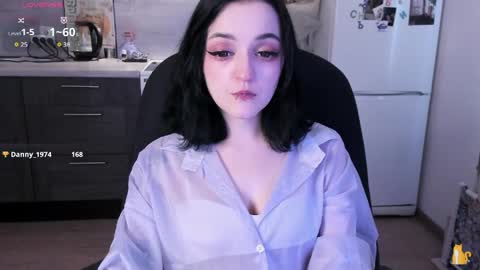 Snapshot of miura_moon chatting on 5, 6, 2026 lina. online show from 5, 6, 2026