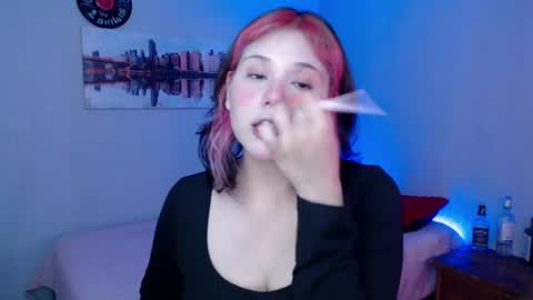 Snapshot of mixie_cute chatting on 7, 3, 2025 mixie_cute online show from 7, 3, 2025