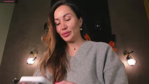  GMT 2 Tue 1100AM-300PM  Wed-Fri  0400AM-1000AM online show from 26, 10, 2025