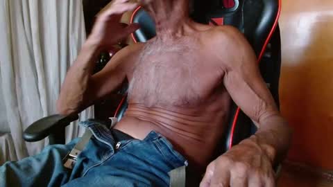 Snapshot of mjmadurengue chatting on 15, 12, 2025 Mario jose online show from 15, 12, 2025