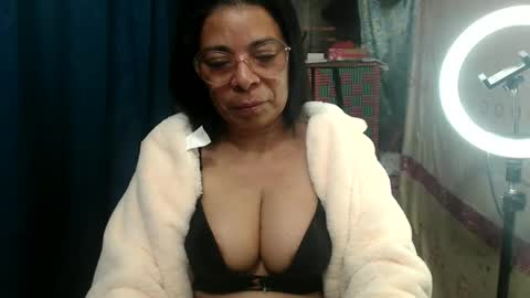 Snapshot of mmaturemessy chatting on 16, 10, 2025 kelly online show from 16, 10, 2025