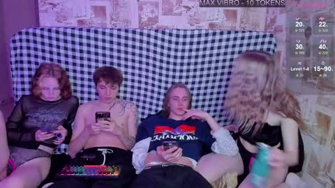 Snapshot of mmeeowww chatting on 14, 2, 2025 Tim and Lisa Simon and Luna online show from 14, 2, 2025