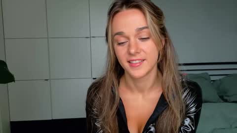 mmminnie online show from 18, 9, 2025