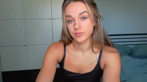 mmminnie online show from 7, 10, 2025