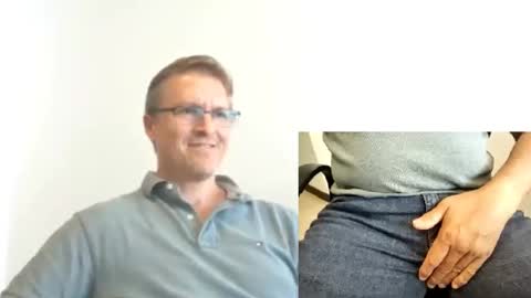 Snapshot of moe_001 chatting on 10, 1, 2025 Moe online show from 10, 1, 2025