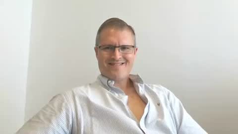 Snapshot of moe_001 chatting on 18, 12, 2025 Moe online show from 18, 12, 2025