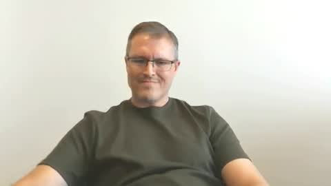 Snapshot of moe_001 chatting on 19, 12, 2025 Moe online show from 19, 12, 2025