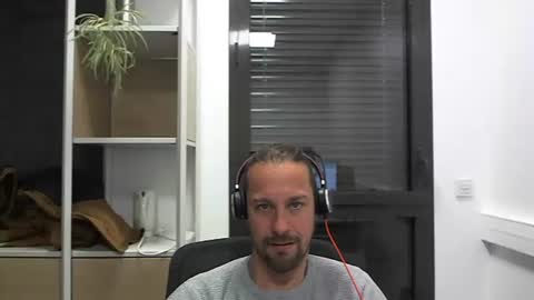 Snapshot of moi9876543210 chatting on 13, 12, 2024 Julien online show from 13, 12, 2024