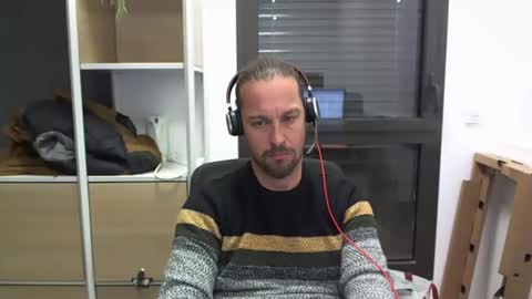 Snapshot of moi9876543210 chatting on 17, 12, 2024 Julien online show from 17, 12, 2024