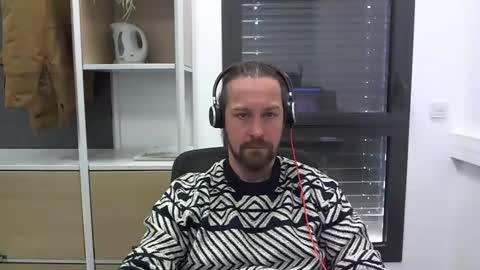Snapshot of moi9876543210 chatting on 27, 2, 2025 Julien online show from 27, 2, 2025