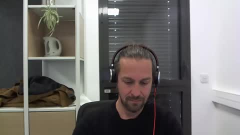 Snapshot of moi9876543210 chatting on 10, 3, 2025 Julien online show from 10, 3, 2025