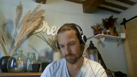 Snapshot of moi9876543210 chatting on 17, 9, 2025 Julien online show from 17, 9, 2025