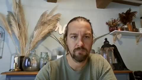 Snapshot of moi9876543210 chatting on 18, 10, 2025 Julien online show from 18, 10, 2025