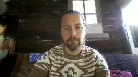 Snapshot of moi9876543210 chatting on 13, 11, 2025 Julien online show from 13, 11, 2025