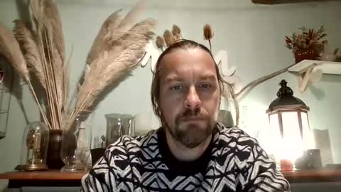 Snapshot of moi9876543210 chatting on 14, 11, 2025 Julien online show from 14, 11, 2025