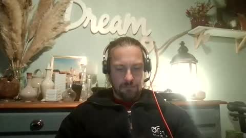 Snapshot of moi9876543210 chatting on 12, 1, 2026 Julien online show from 12, 1, 2026