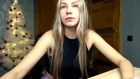 Snapshot of molli_and_tom chatting on 26, 12, 2024 Bitcoin 1P8NuZxsaNsQTx7wJJJ7Ao1mic4nvJPVLC online show from 26, 12, 2024