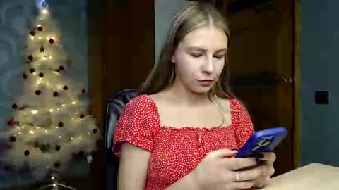 Snapshot of molli_and_tom chatting on 10, 1, 2025 Bitcoin 1P8NuZxsaNsQTx7wJJJ7Ao1mic4nvJPVLC online show from 10, 1, 2025