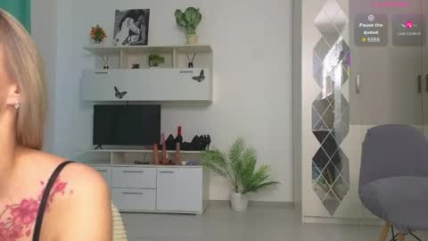molliblum online show from 8, 5, 2026